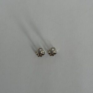 Diamond by the yard. Silver and diamond Stud Earrings